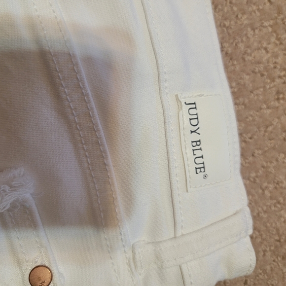 Judy Blue White Distressed Denim Shorts Womrns‎ Size Medium Frayed Hem Beach - Picture 7 of 12